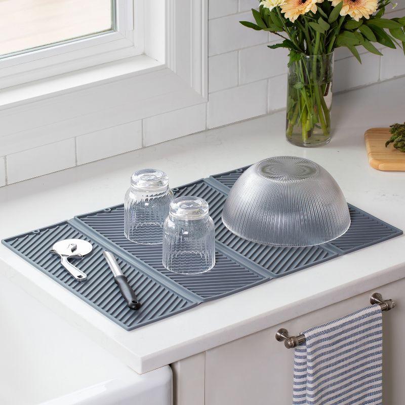 Better Houseware Expandable Silicone Drying Mat in Gray