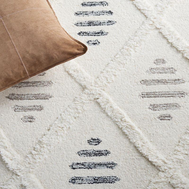 Casablanca CSB990 Hand Tufted Runner Rug - Ivory/Black - 2'3"x8' - Safavieh.