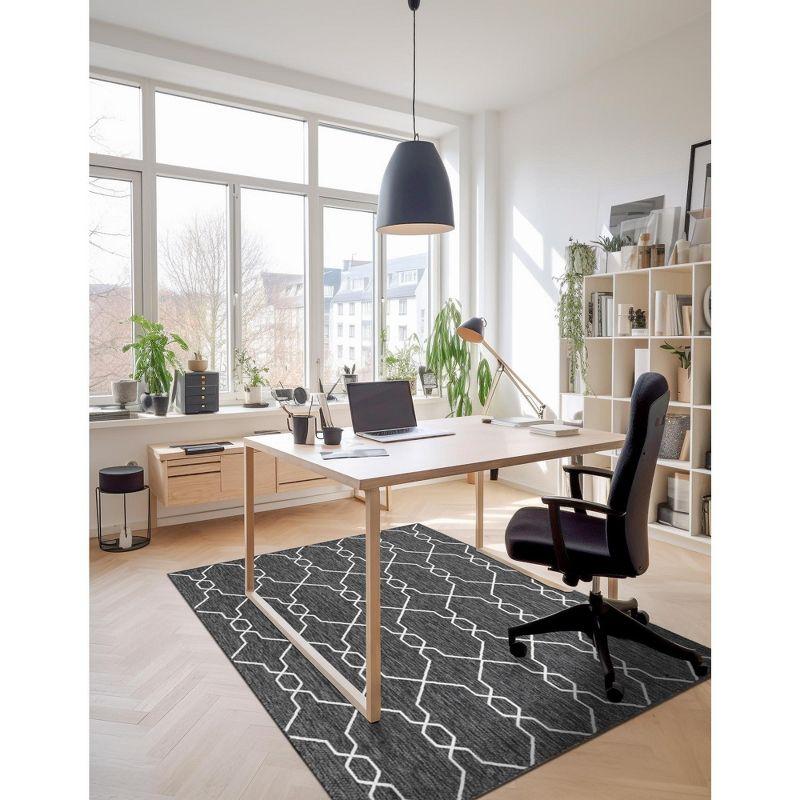 Charcoal and Ivory Trellis Outdoor Flatweave Rug 4' x 6'