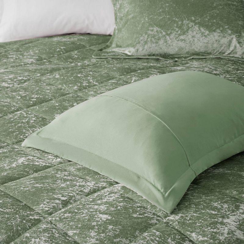 Intelligent Design Alyssa Velvet Quilted Diamond Ultra Soft Comforter Set