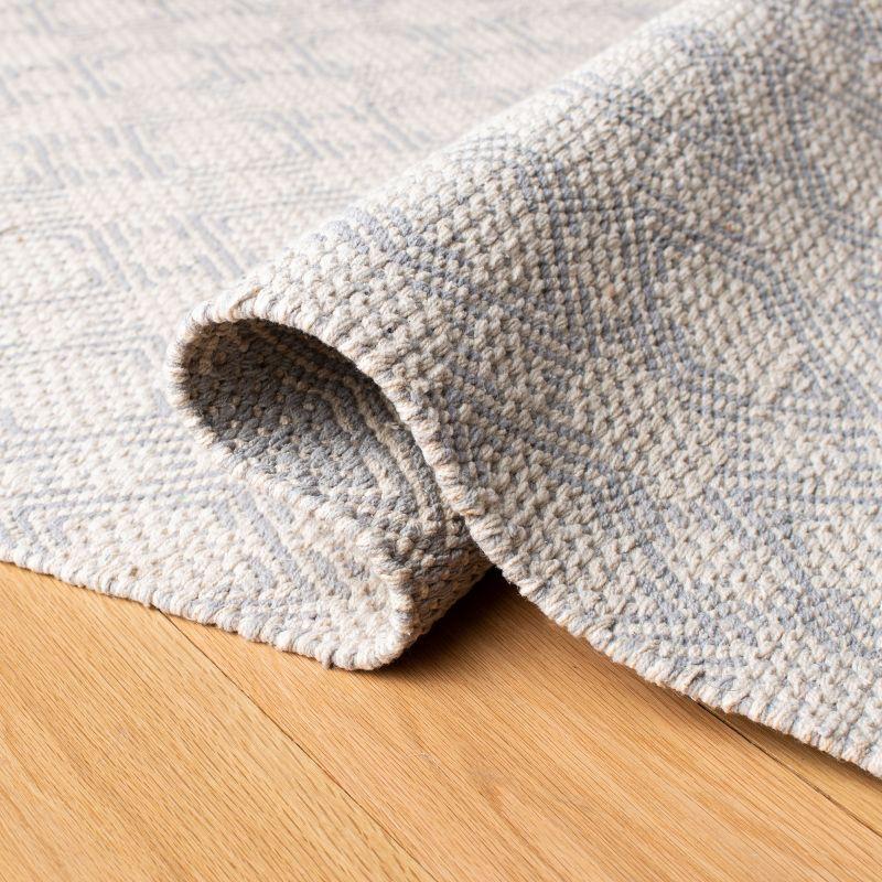 Cotton Kilim KLC222 Hand Woven Area Rug - Silver/Ivory - 5'x8' - Safavieh