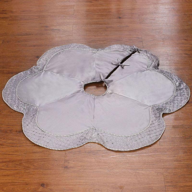 BrylaneHome Scallop Edge Border Christmas Tree Skirt - Red