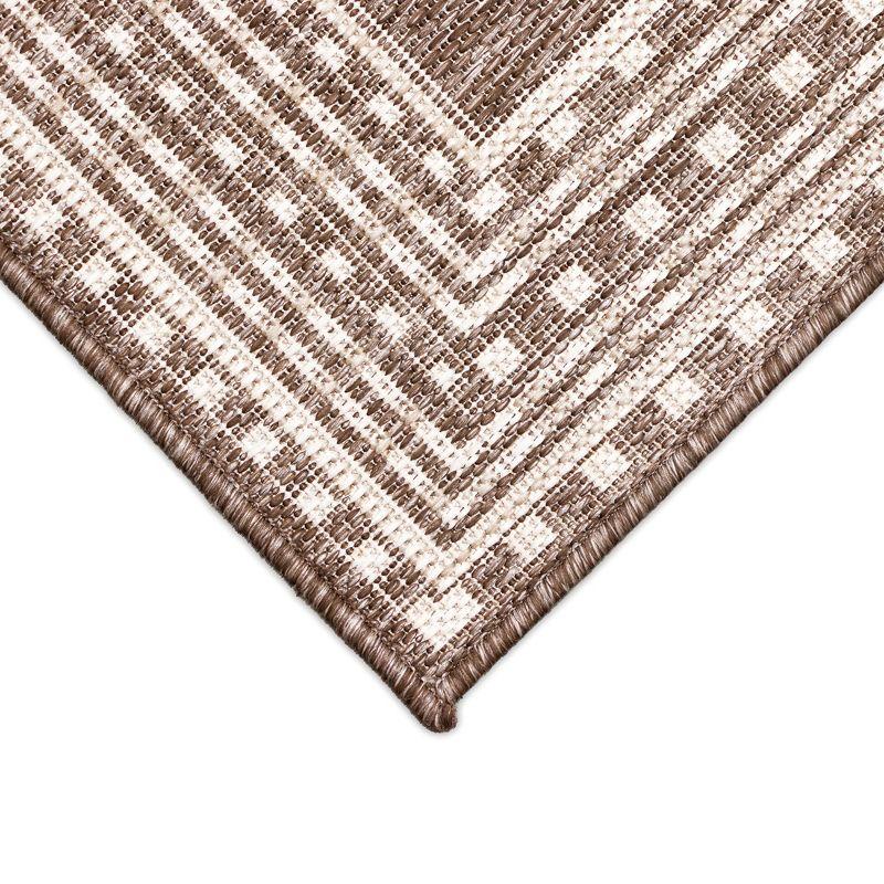 Liora Manne Malibu Etched Border Indoor/Outdoor Rug Neutral 1'11" x 7'6"