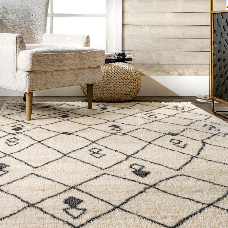 Nuloom Dani Geometric 5x8 Indoor Area Rug for Living Room Bedroom Dining Room Kitchen, Beige/Ivory