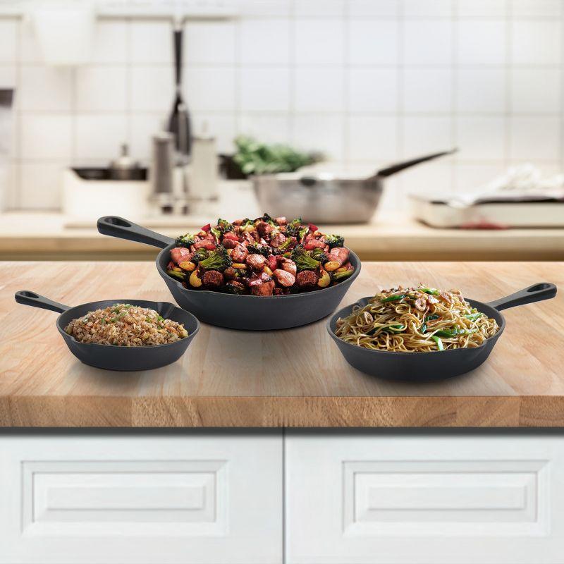 MegaChef Pre-Seasoned 3 Piece Cast Iron Skillet Set