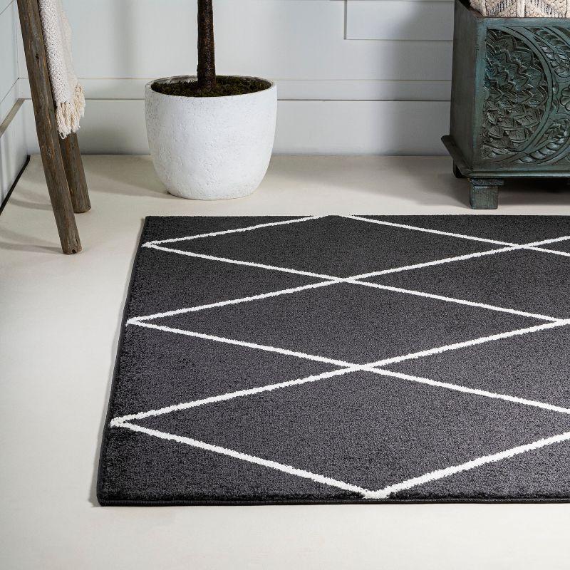 4'x6' Cole Minimalist Diamond Trellis Area Rug, Black/White - JONATHAN Y