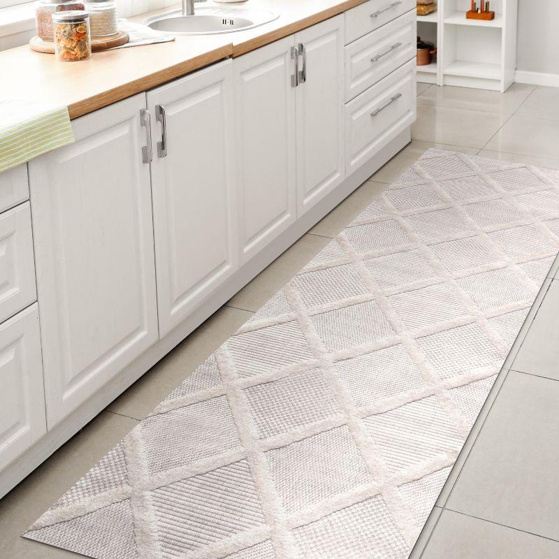 Salines Diamond Trellis Indoor/Outdoor Area Rug - JONATHAN Y