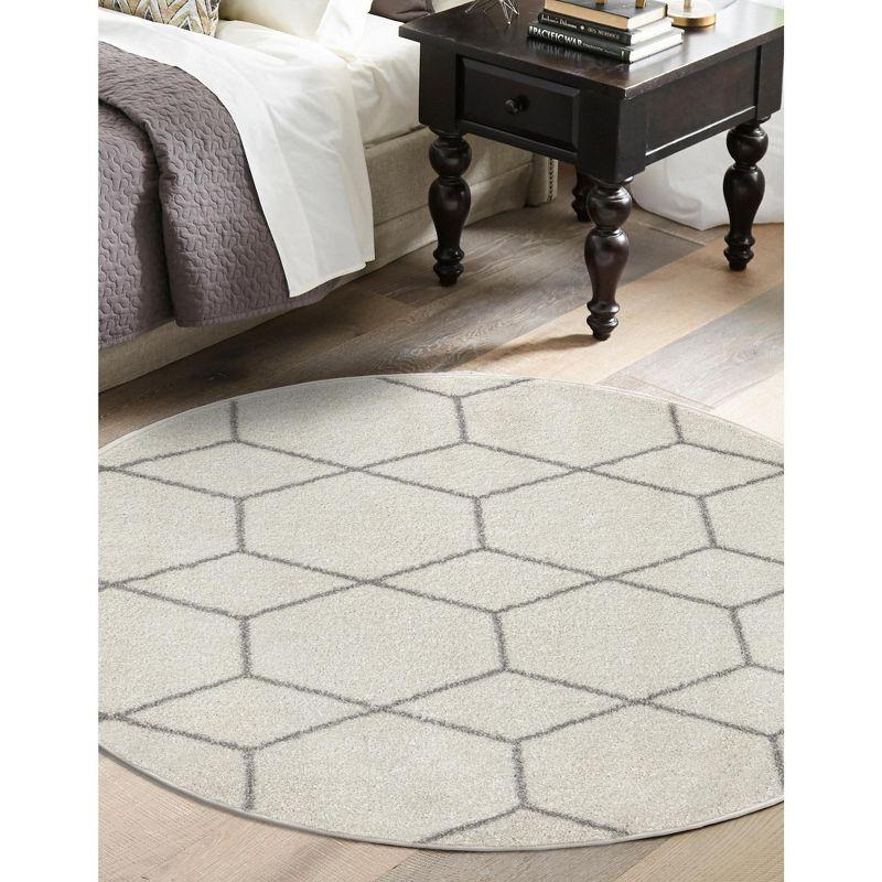 Ivory Trellis Elegance 6' Round Synthetic Area Rug