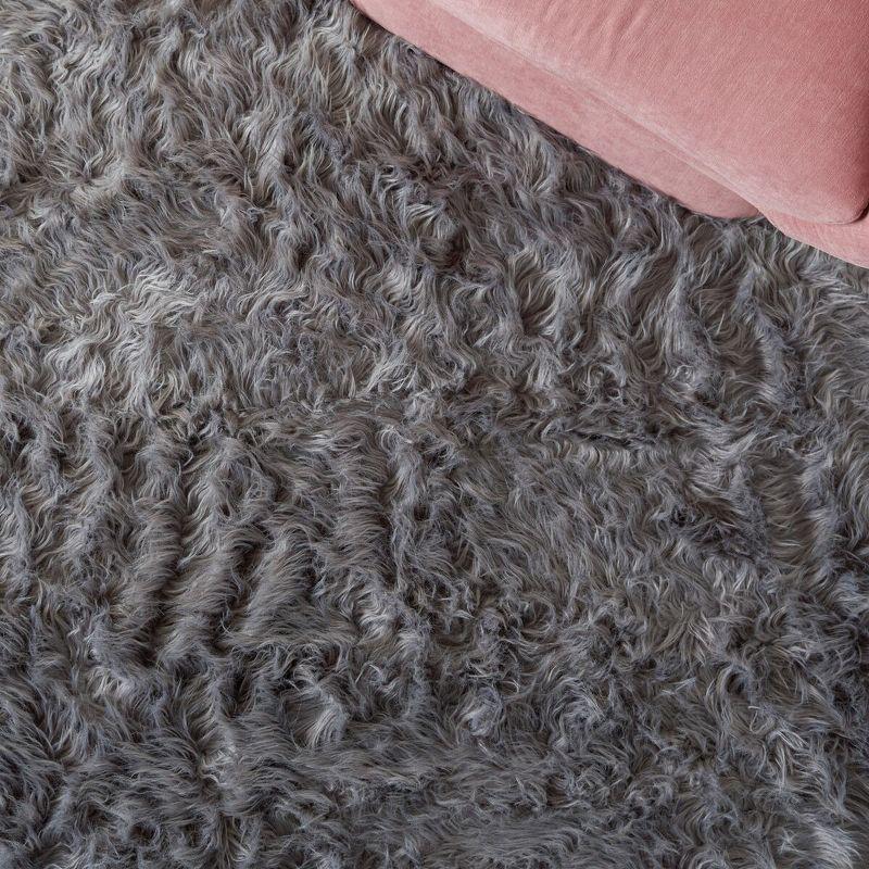 Faux Sheep Skin FSS115 Power Loomed Indoor Area Rug - Grey - 4'x6' - Safavieh