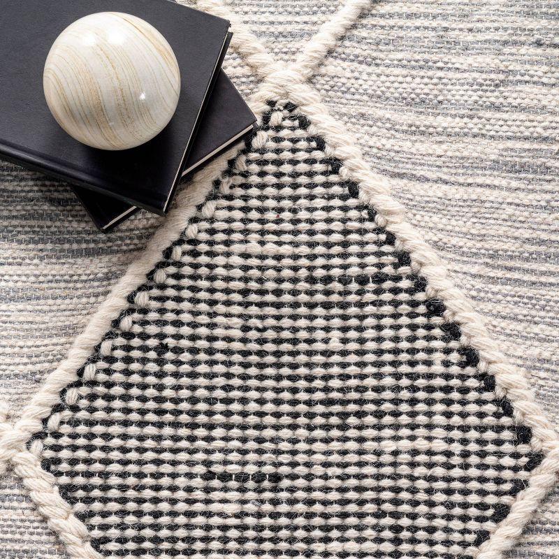 Becca Diamond Trellis Tassel Wool Area Rug Ivory - nuLOOM