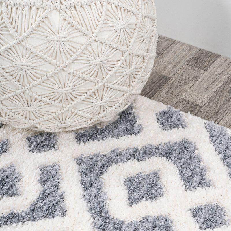 Cream/Gray 4' x 6' Reversible Trellis Synthetic Area Rug