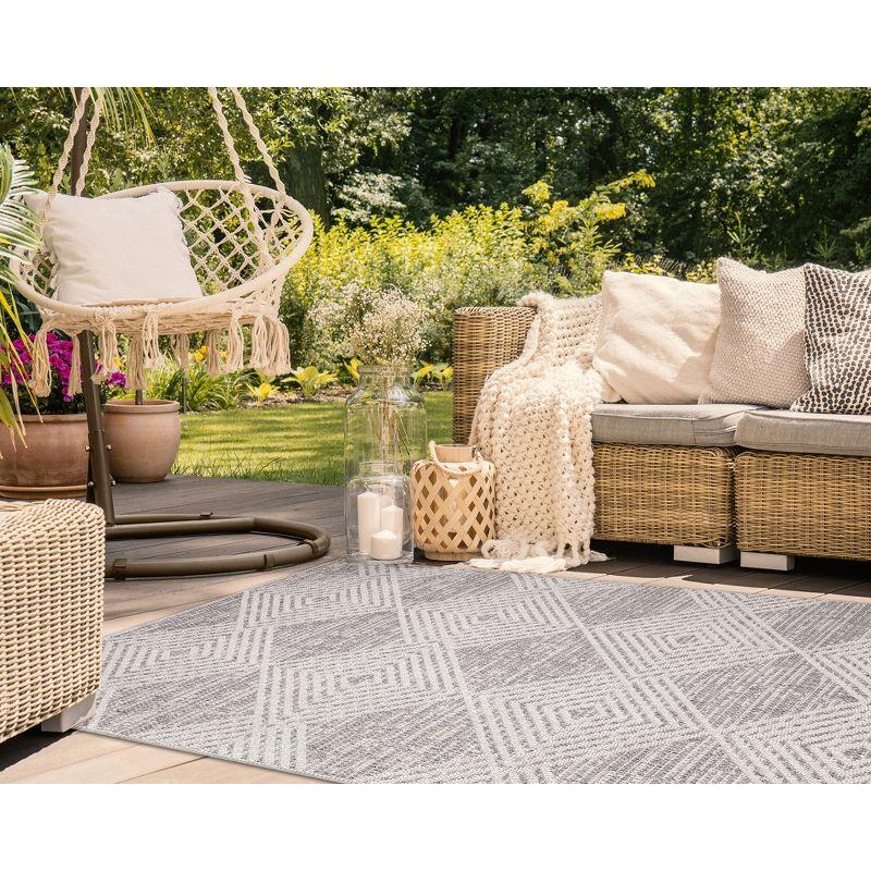 Liora Manne Dunes Modern Diamond Indoor/Outdoor Rug Silver 5'3" x 7'3"