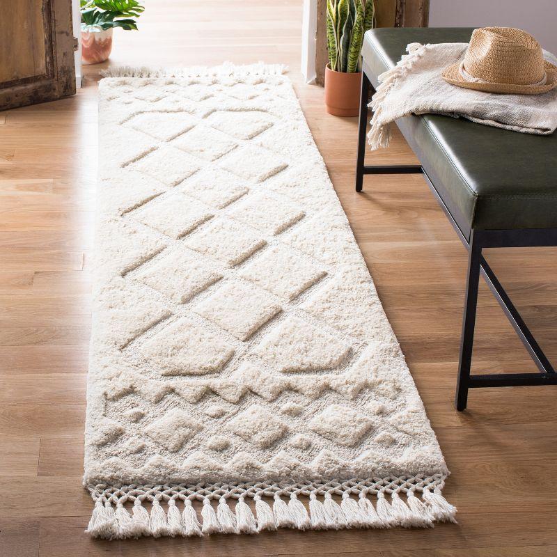 Casablanca CSB651 Hand Tufted Indoor Runner Rug - Ivory - 2'3"x6' - Safavieh