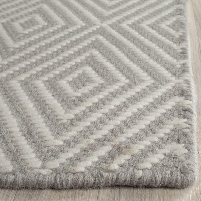 Wilton WIL715 Hand Hooked Indoor Area Rug - Light Grey/Ivory - 8'x10' - Safavieh