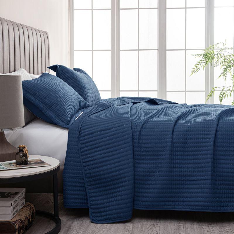 Great Bay Home Detailed Channel Stitch All-Season Reversible Quilt Set With Shams (King, Navy)