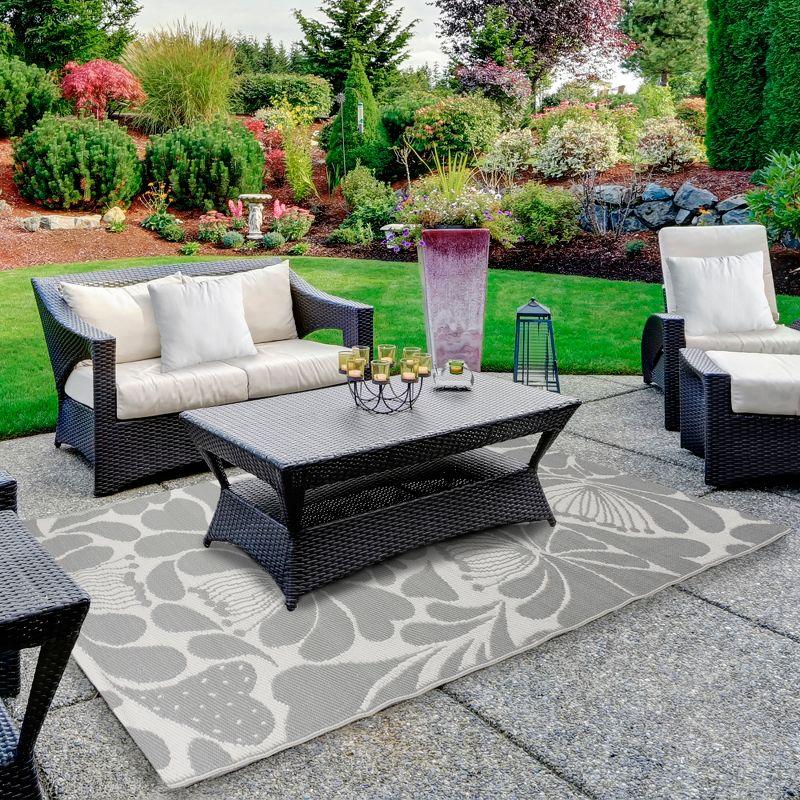 4' x 6' Gray and White Floral Outdoor Area Rug