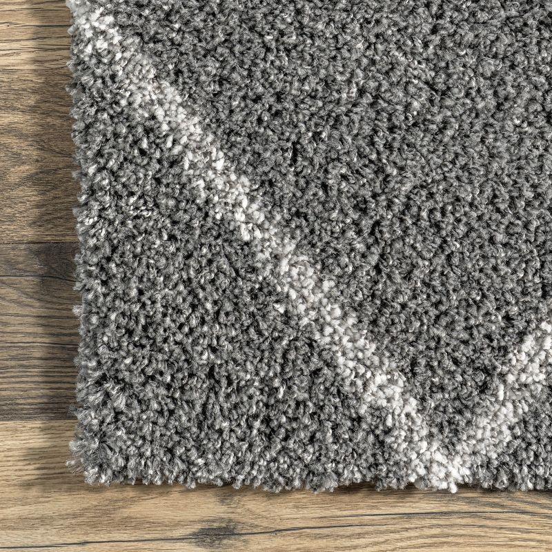 Luxurious Gray Geometric 5' x 7' Shag Area Rug