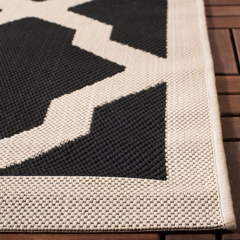 Elegant Scallop Lattice 9' x 12' Black Synthetic Area Rug