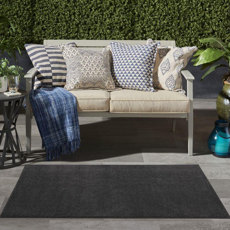 Yolonda Modern Black Area Rug