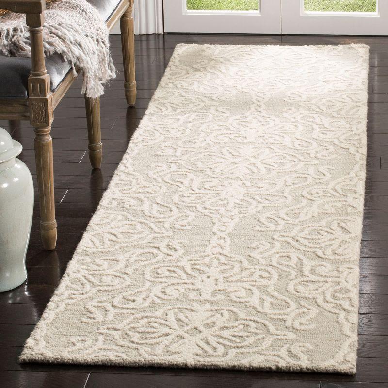 Handmade Silver and Ivory Wool Tufted Runner Rug - 2'3" x 6'