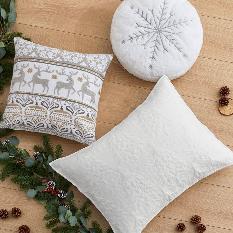 O Christmas Round Metalic Snowflake Pillow R16
