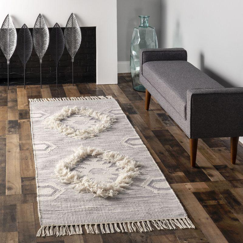 Luxurious Handmade Light Gray Wool Shag Area Rug with Braided Tassels