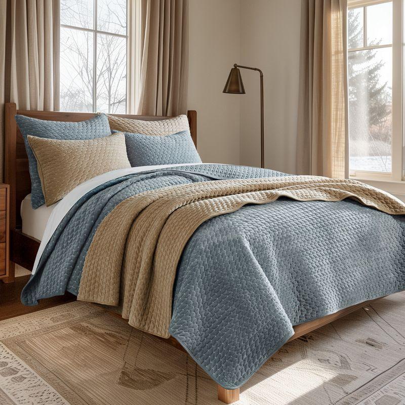 Velvet Stitch Taupe with White Full/Queen Quilt Set - Levtex Home