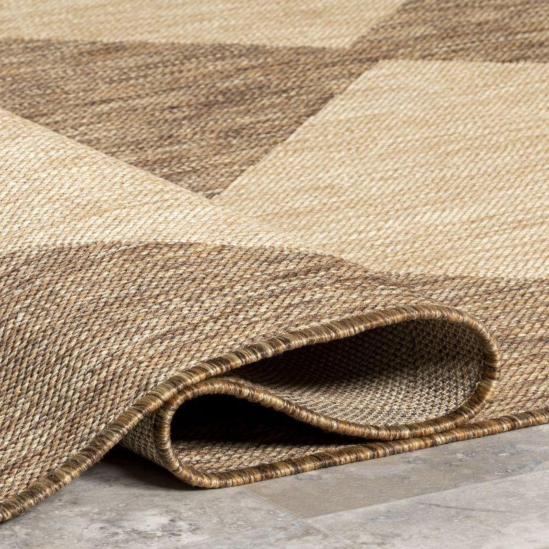 Nuloom Loretta Transitional Diamond Indoor/Outdoor Patio Area Rug