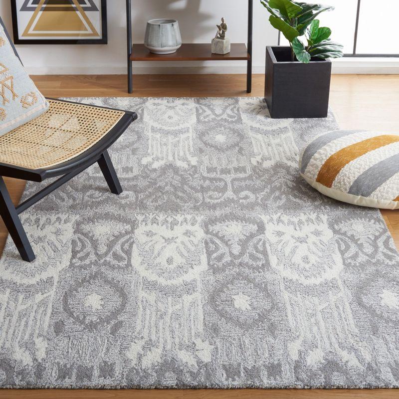 Ivory and Gray Hand-Tufted Wool Ikat Area Rug 5' x 8'