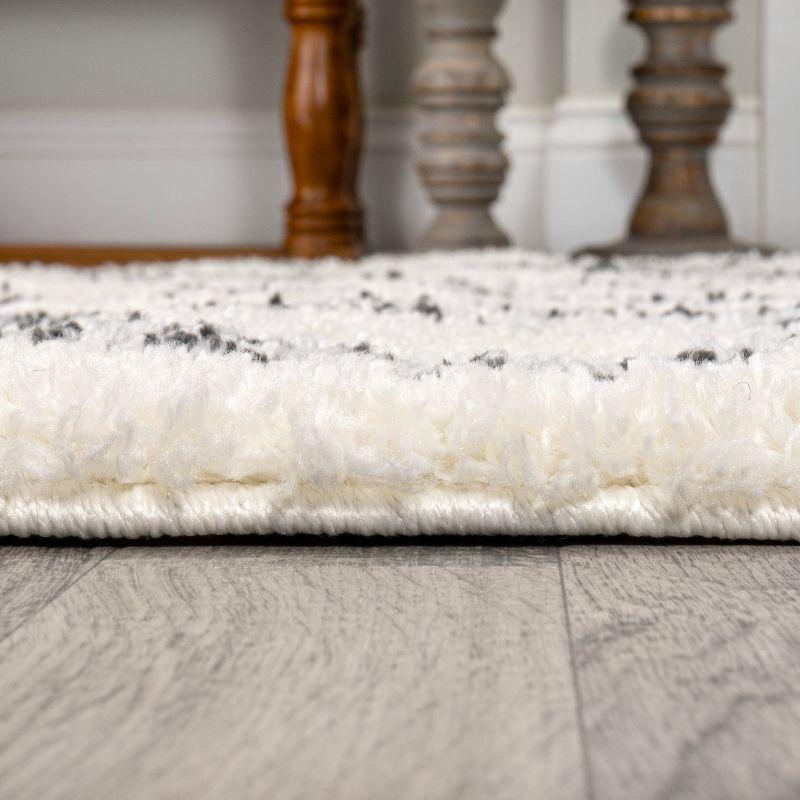 5'x8' Deia Moroccan Style Diamond Shag Area Rug, White/Black - JONATHAN Y