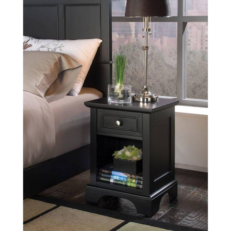 Stately Bedford Black Nightstand with 1 Drawer - Sleek Design