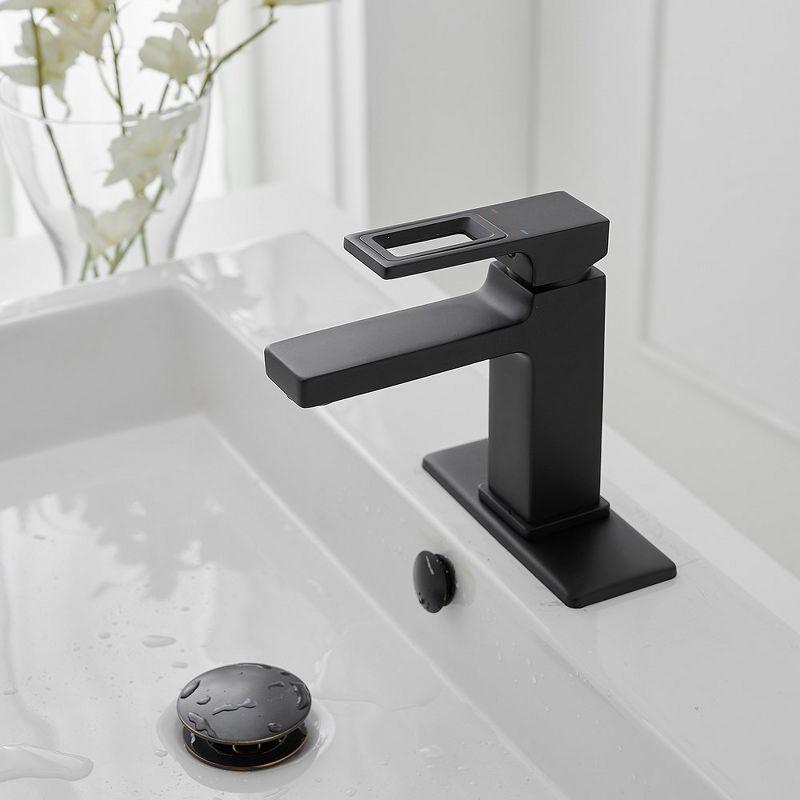 Single-Hole Single-handle Bathroom Faucet with Drain Assembly