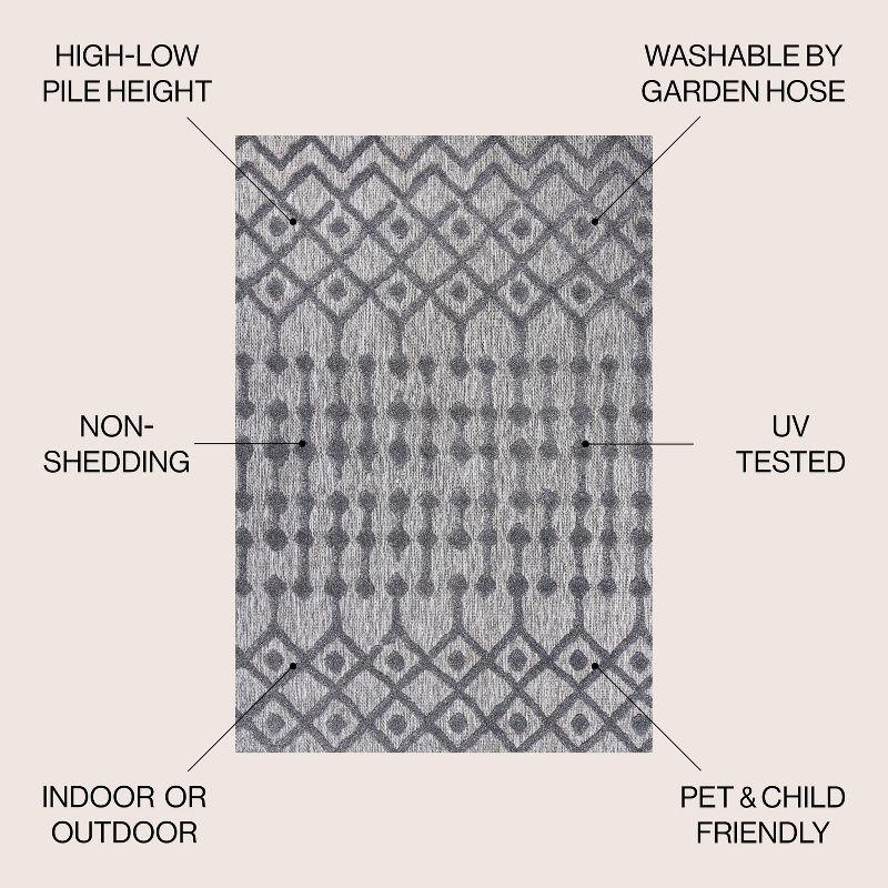 Peralta Moroccan Diamond Indoor/Outdoor Area Rug - JONATHAN Y