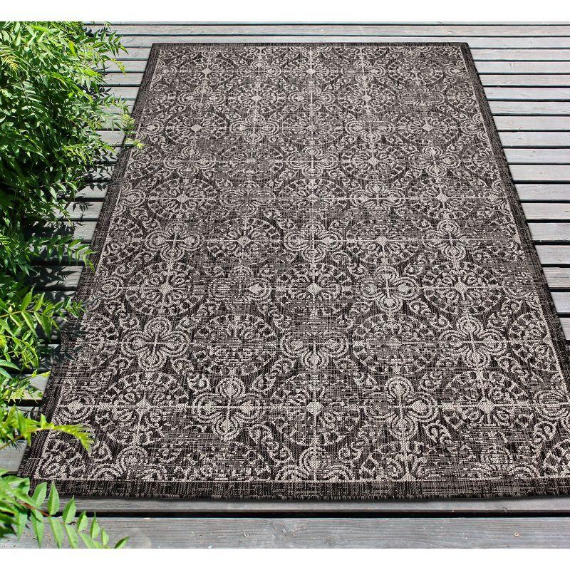 Antique Tile Medallion 39" Round Indoor/Outdoor Black Rug