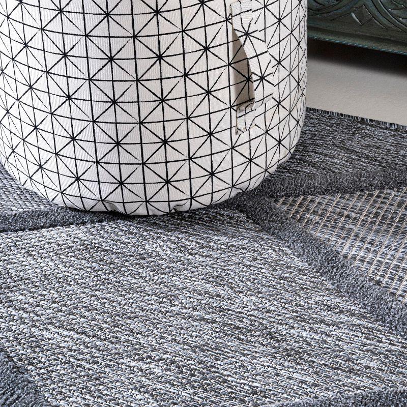 Salines Diamond Trellis Indoor/Outdoor Area Rug - JONATHAN Y