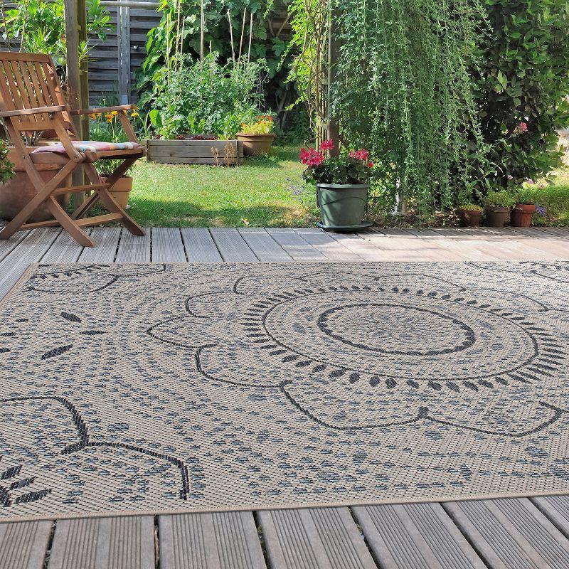 World Rug Gallery Portia Oriental Medallion Indoor/Outdoor Area Rug - Cream 5' x 7'