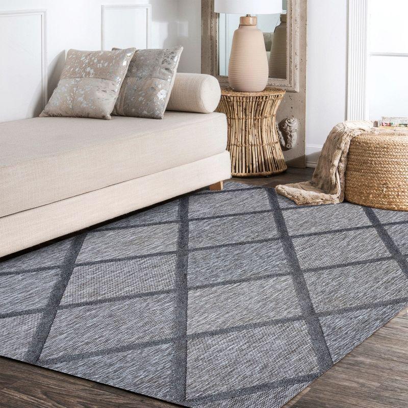 Salines Diamond Trellis Indoor/Outdoor Area Rug - JONATHAN Y