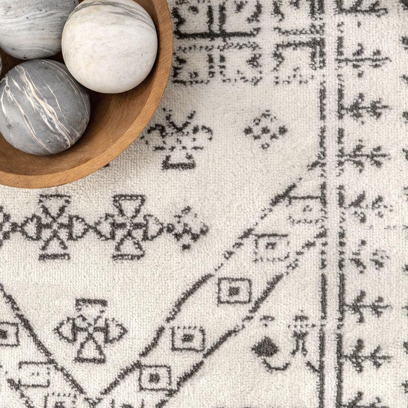 Nuloom Frances Moroccan 4x6 Indoor Area Rug for Living Room Bedroom Dining Room Kitchen, Light Grey/Ivory