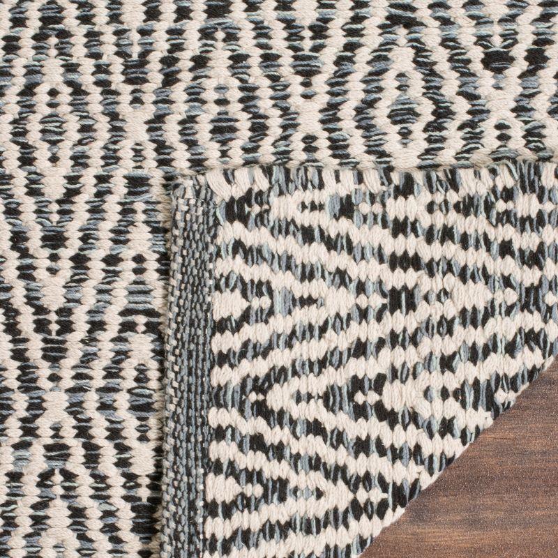 Coastal Charm Gray Handwoven Cotton Area Rug - 27" x 4"