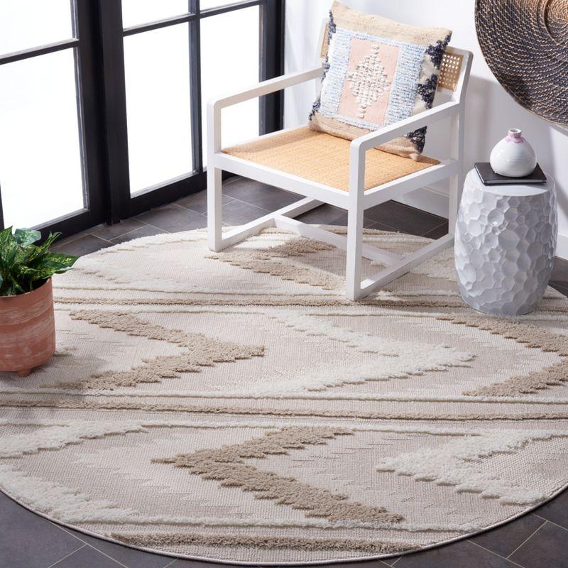 Ivory Geometric Chevron 6'7" Round Area Rug in Synthetic Weave