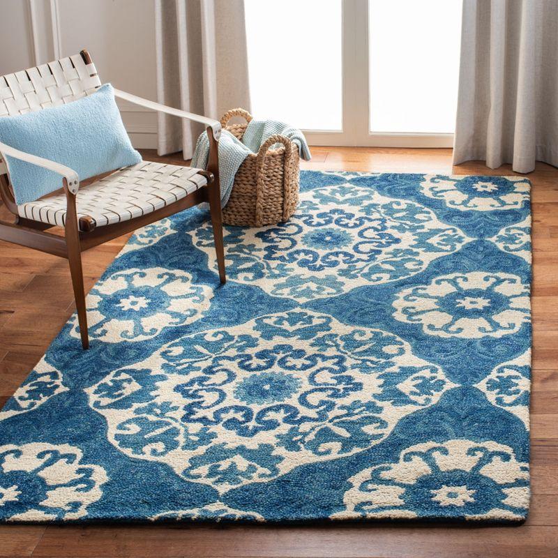 Handmade Blue and Ivory Wool Tufted Area Rug 4' x 6'