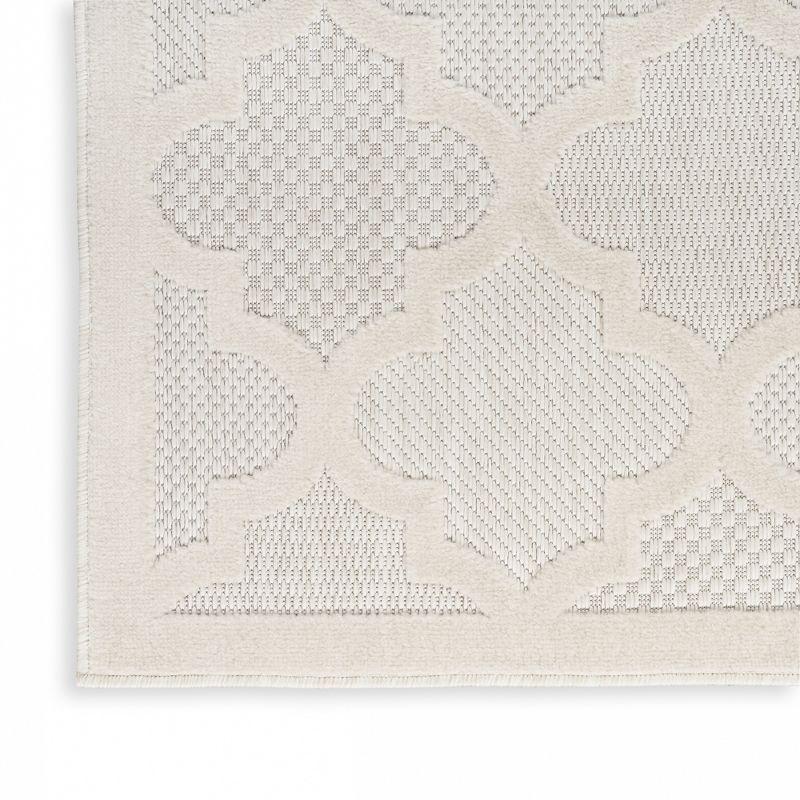 Ivory and White Synthetic Trellis Flat Woven 7' x 10' Rug