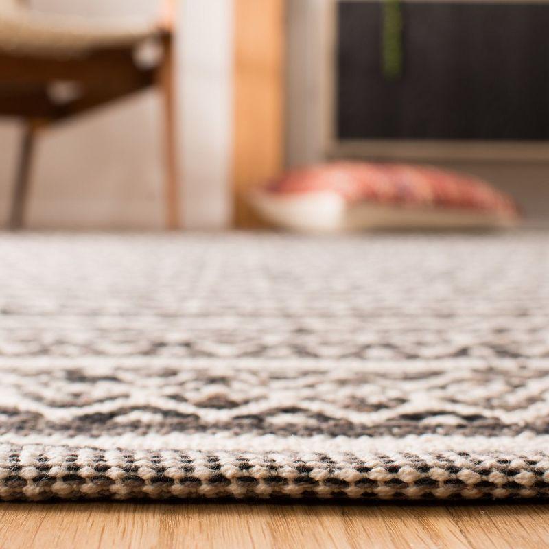 Montauk MTK341 Hand Woven Indoor Area Rug - Ivory/Black - 6'x9' - Safavieh.