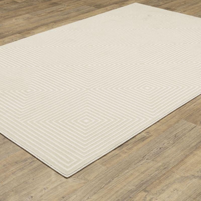 Oriental Weavers Raylan RAY04 Ivory/ Beige Indoor Area Rug - 5'3" x 7'6"