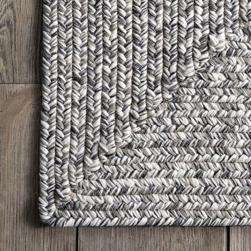 Salt and Pepper Braided Synthetic 5' x 8' Reversible Outdoor Rug