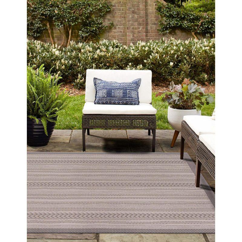 Unique Loom Outdoor Border Collection Area Rug - Lines (6' 1" Square Gray/Silver)