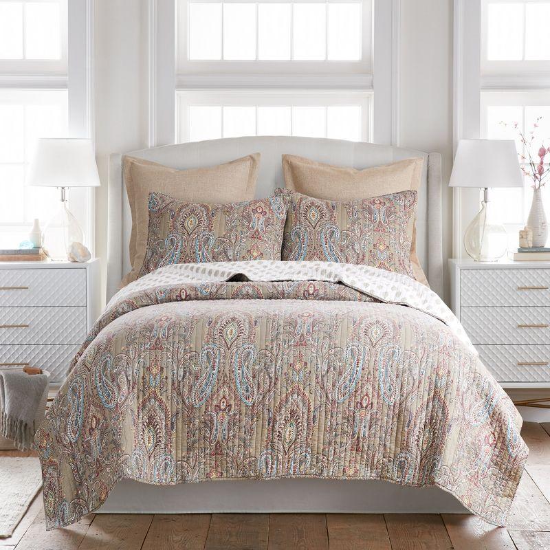 European Tapestry Inspired Reversible Full Cotton Quilt Set in White