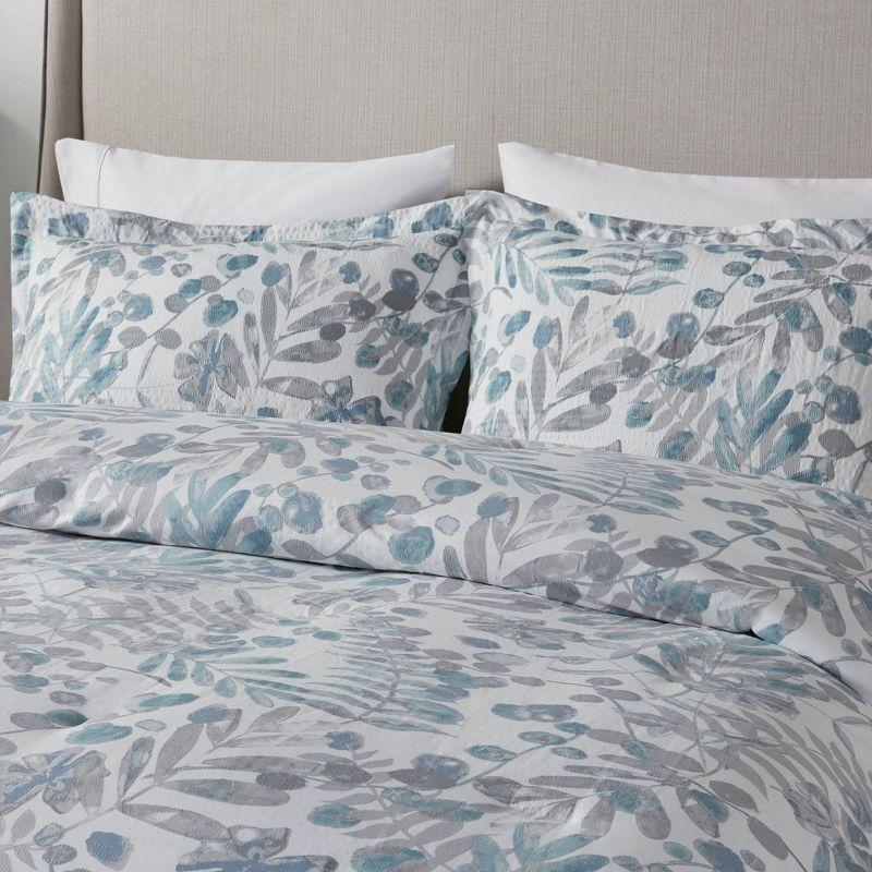 Blue and White Seersucker 5-Piece Duvet Cover Set with Throw Pillows