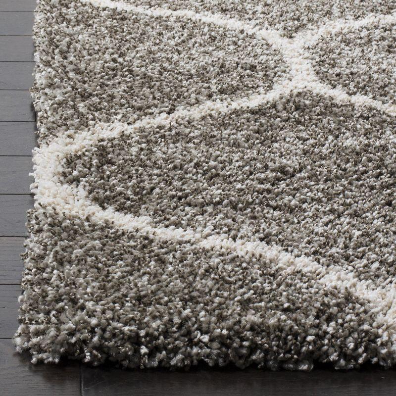 Ivory and Grey Synthetic 5' x 7' Handmade Trellis Shag Rug