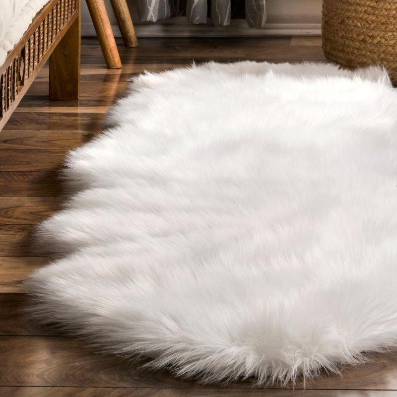 Nuloom Terrell Solid Faux Sheepskin Indoor Area Rug